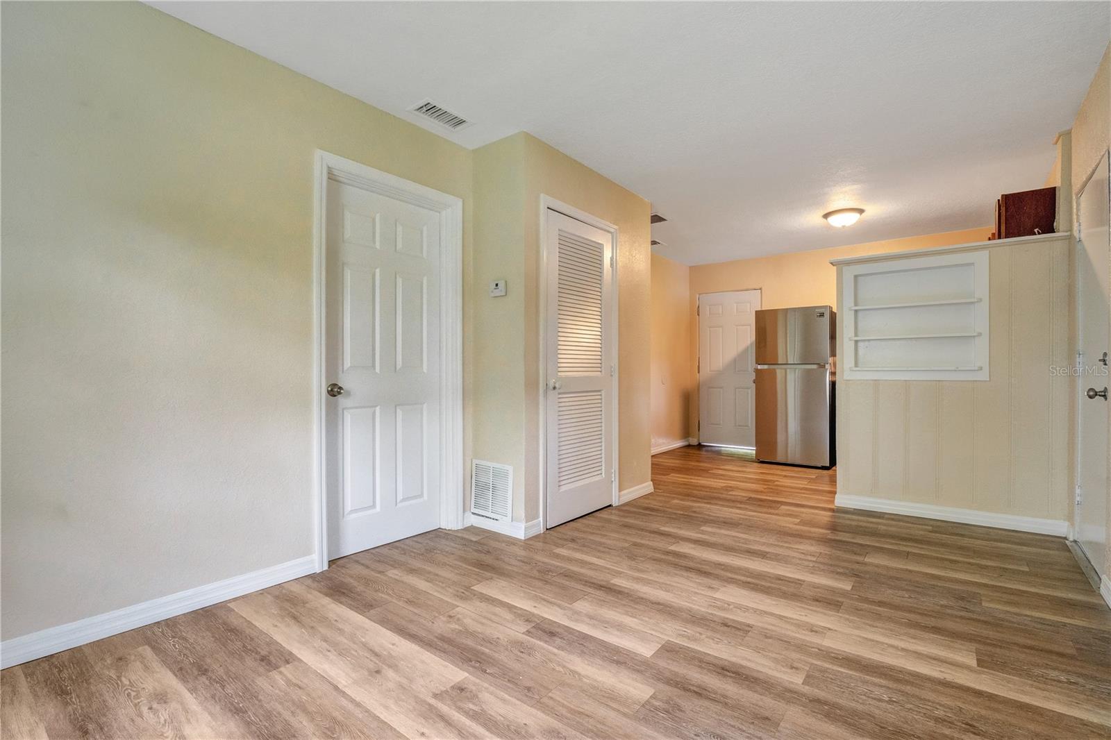Image 6 of 16 For 2183 Crandon Avenue 1-2