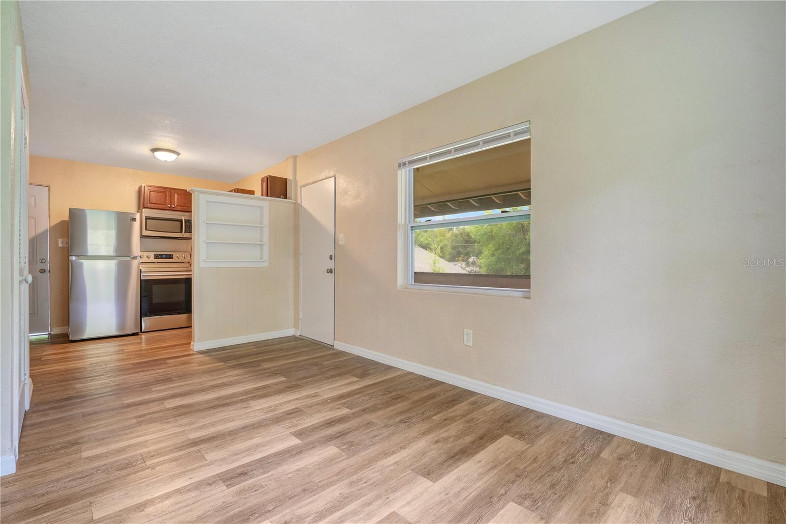 Image 7 of 16 For 2183 Crandon Avenue 1-2