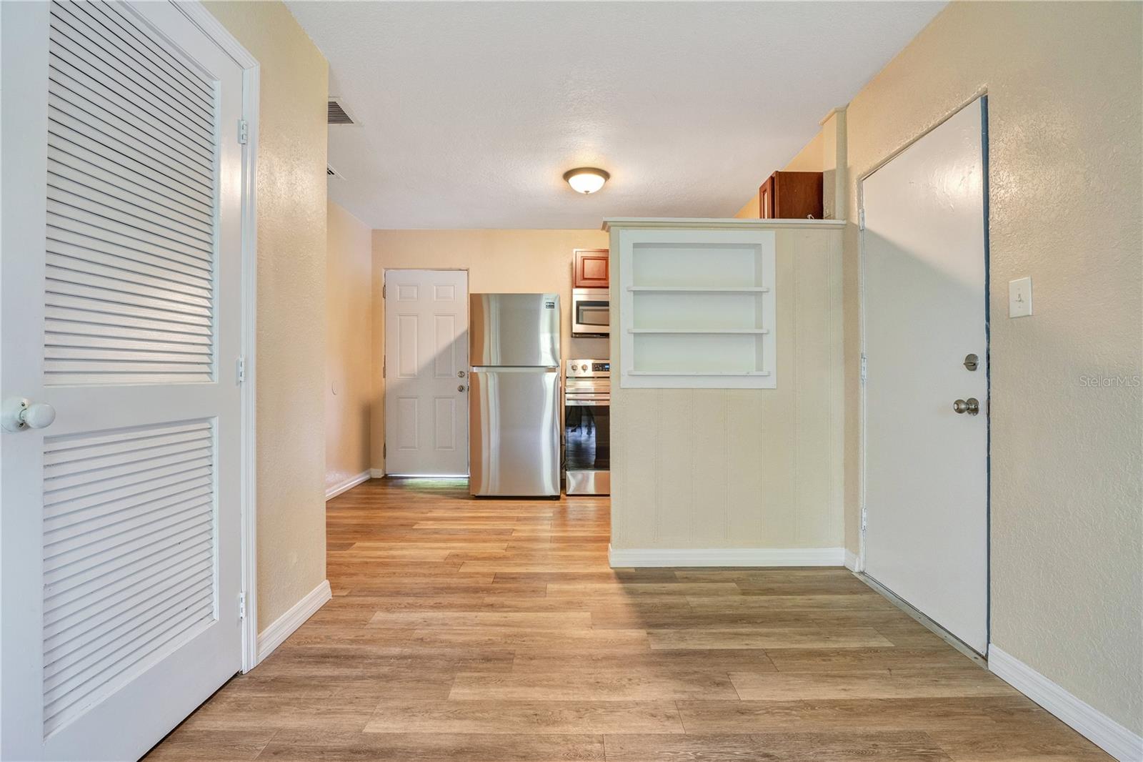 Image 8 of 16 For 2183 Crandon Avenue 1-2
