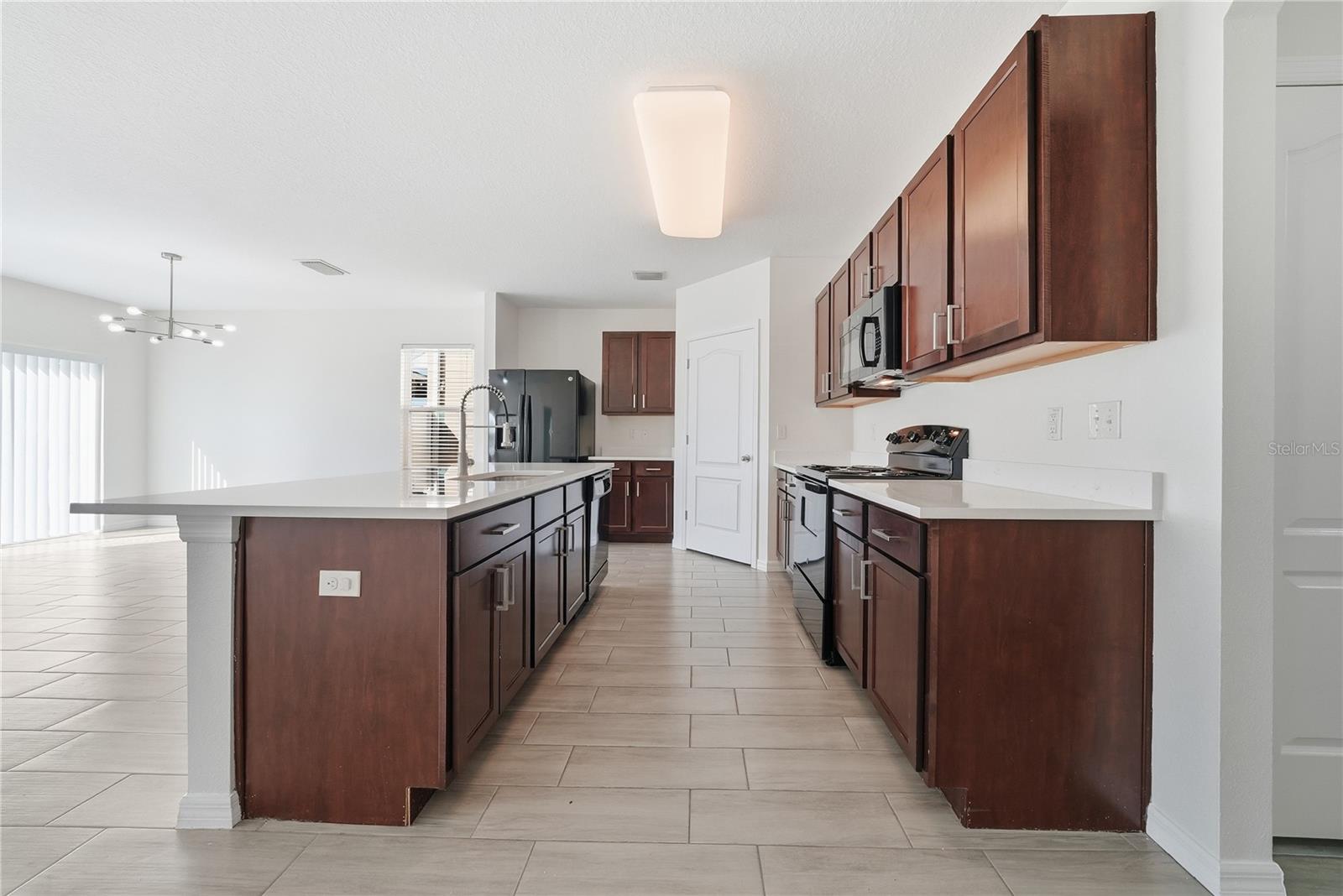 Image 4 of 23 For 547 Hartford Heights Street