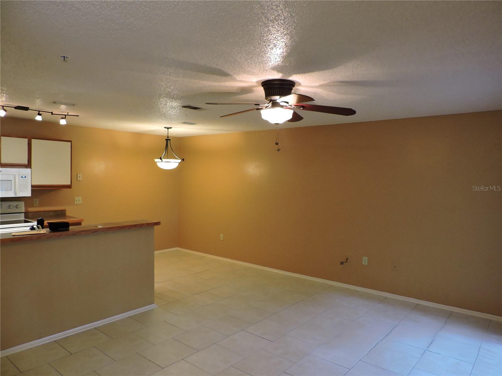 Image 4 of 13 For 621 Dory Lane 103