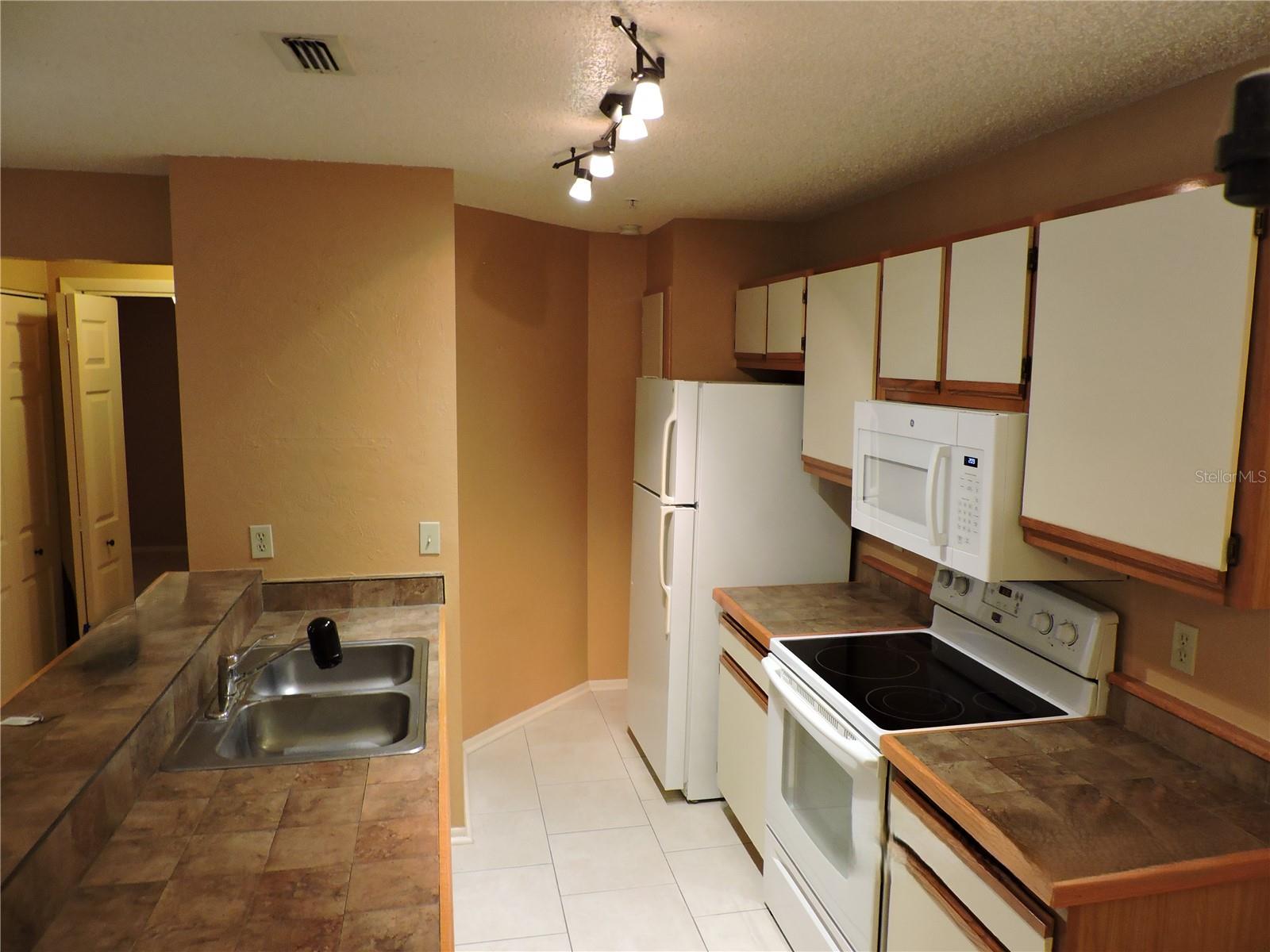 Image 5 of 13 For 621 Dory Lane 103