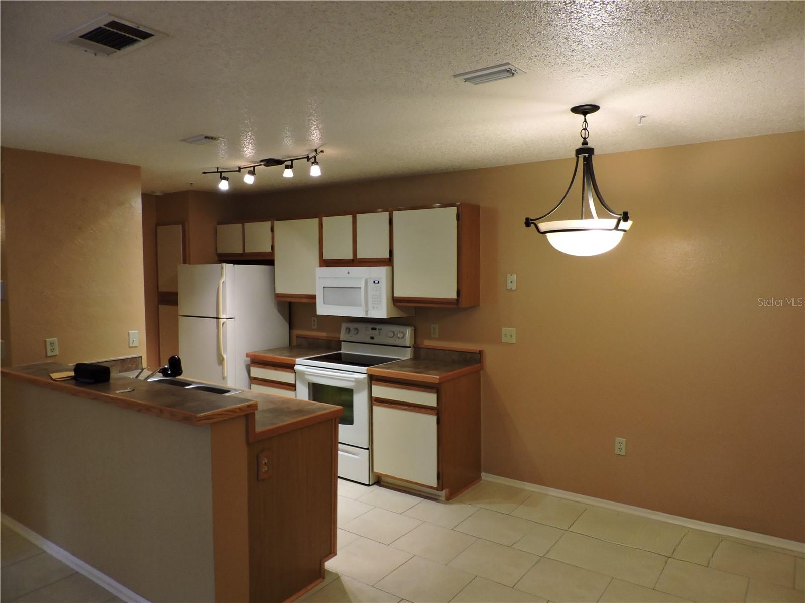 Image 6 of 13 For 621 Dory Lane 103