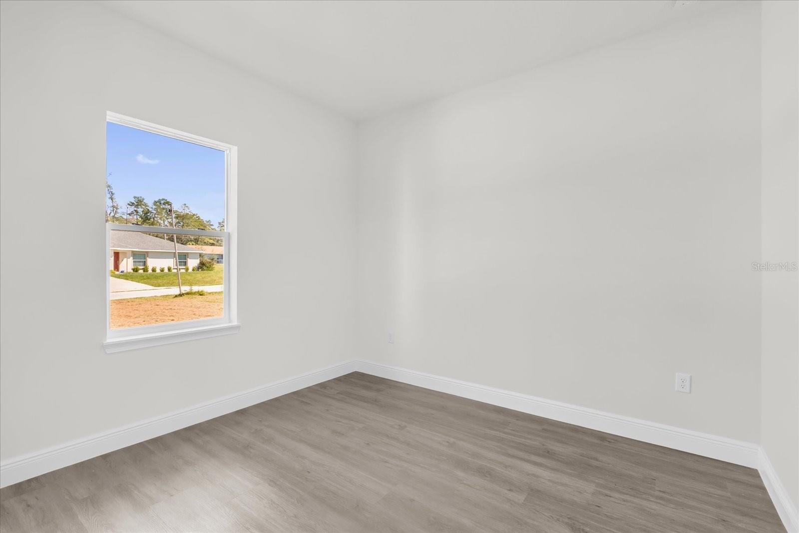 Image 13 of 33 For 16760 50th Circle