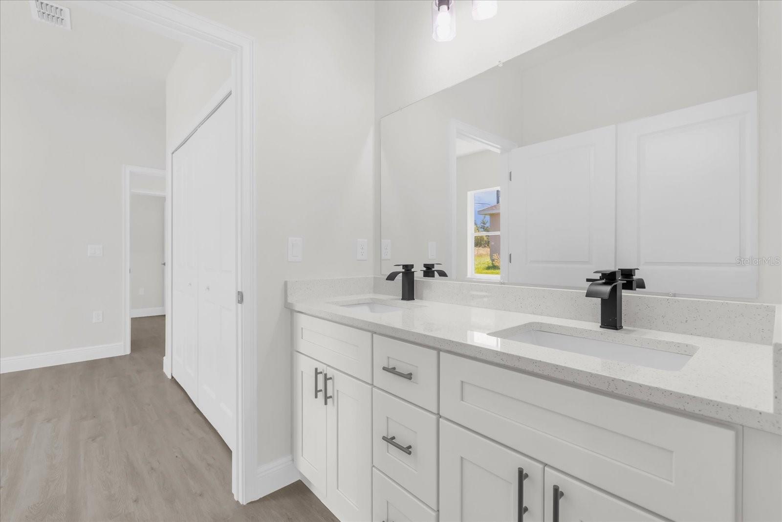 Image 15 of 33 For 16760 50th Circle