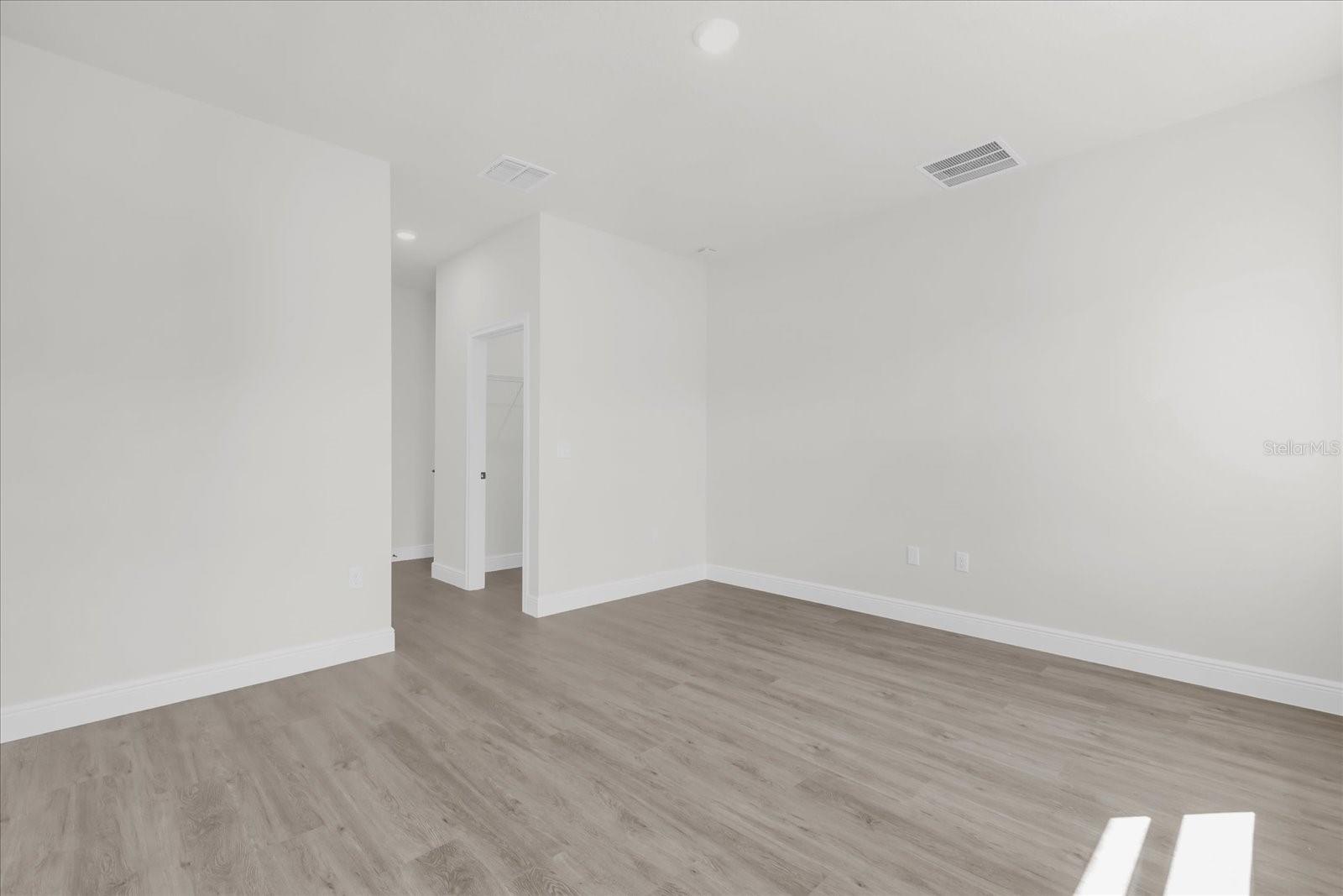 Image 23 of 33 For 16760 50th Circle