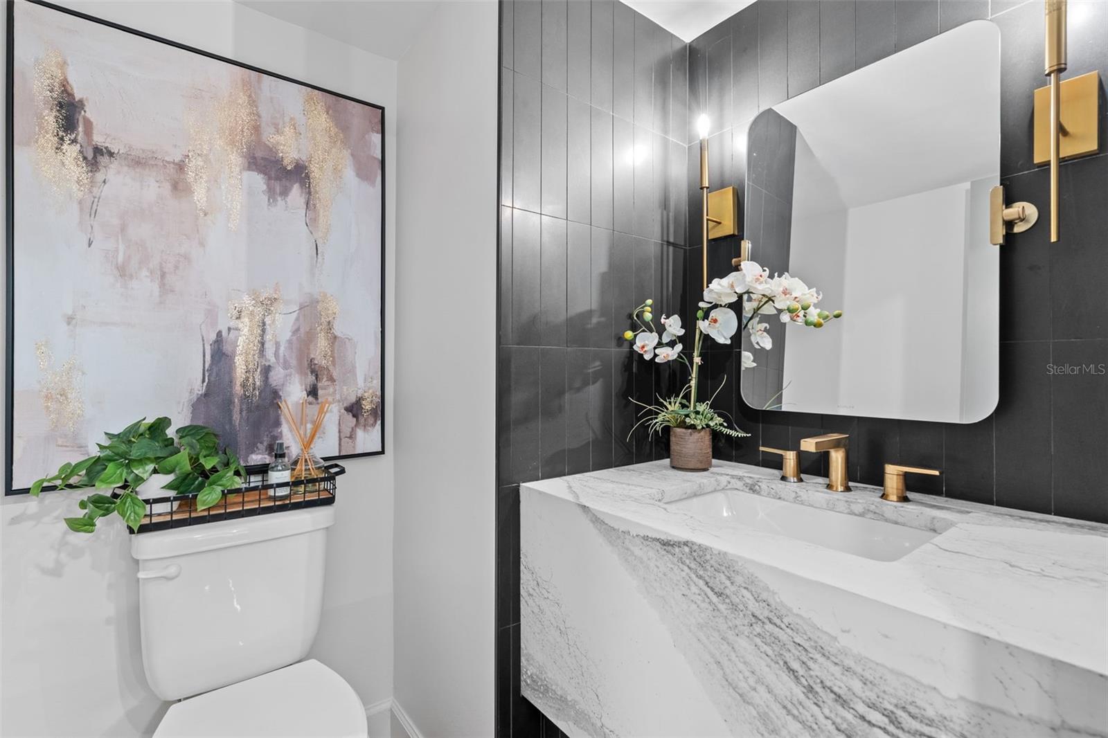 Image 17 of 36 For 219 Quayside Circle B9