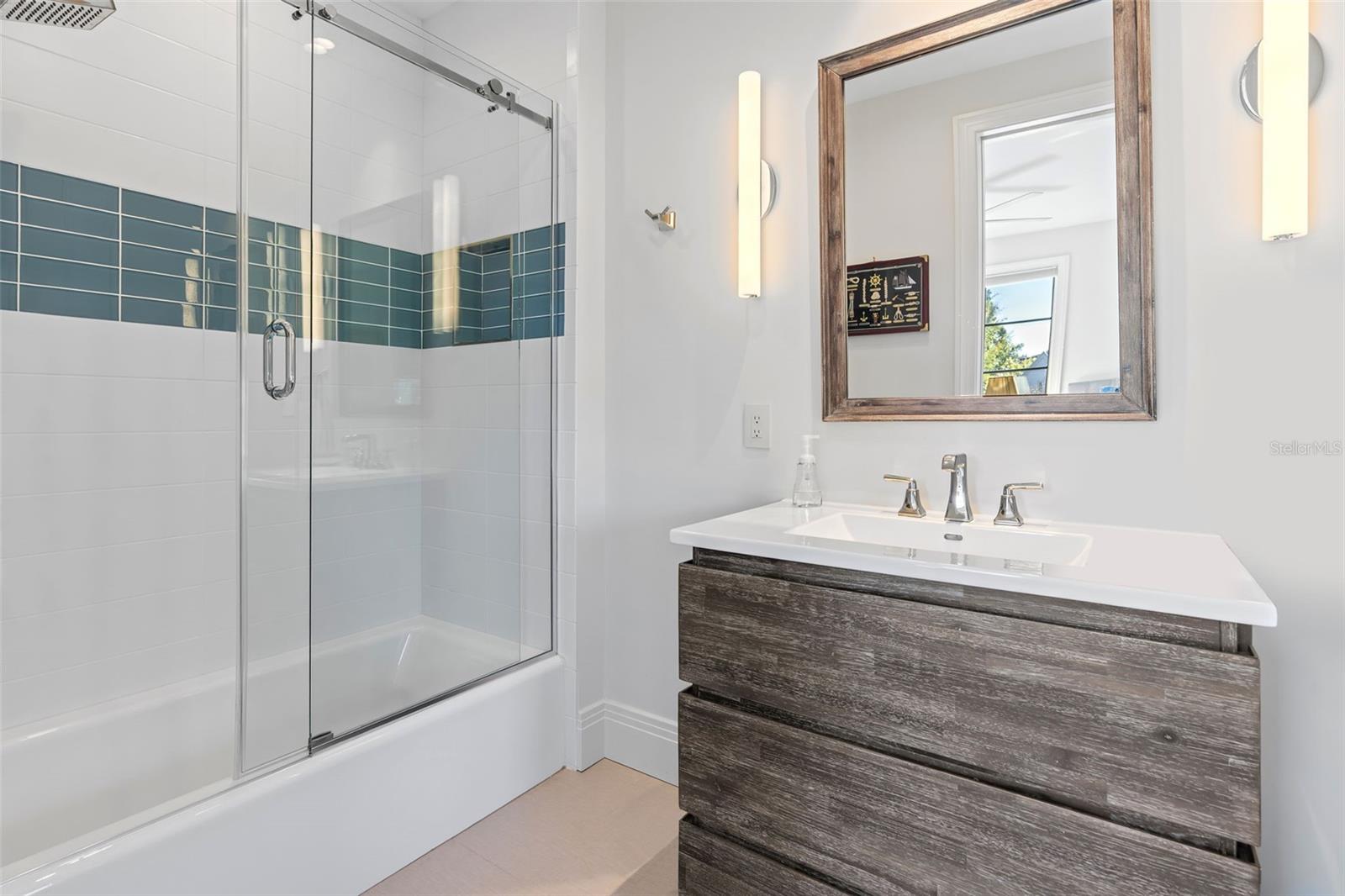 Image 24 of 29 For 721 Pansy Avenue