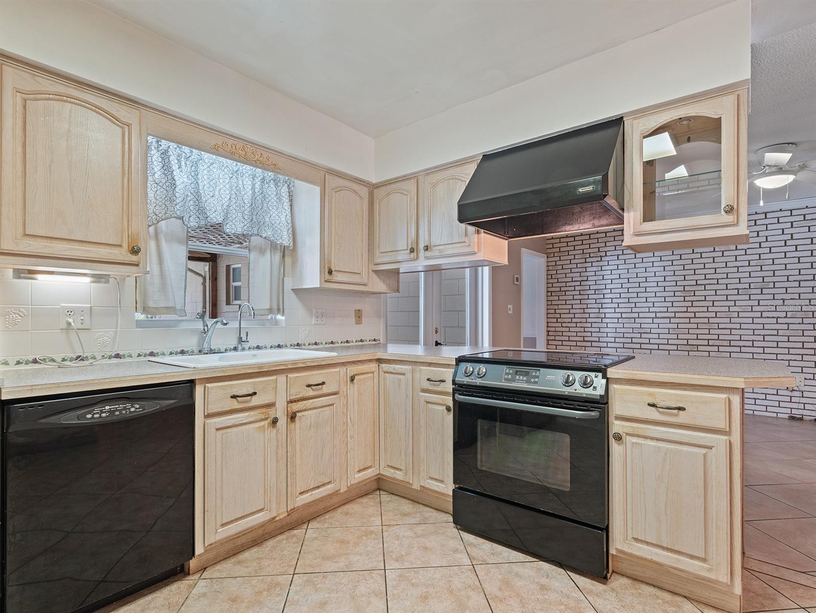 Image 13 of 32 For 2152 Conifer Avenue