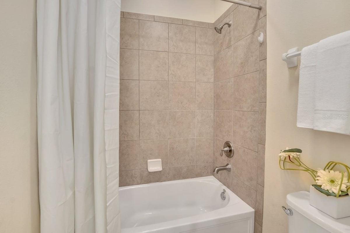 Image 23 of 42 For 450 Novi Path