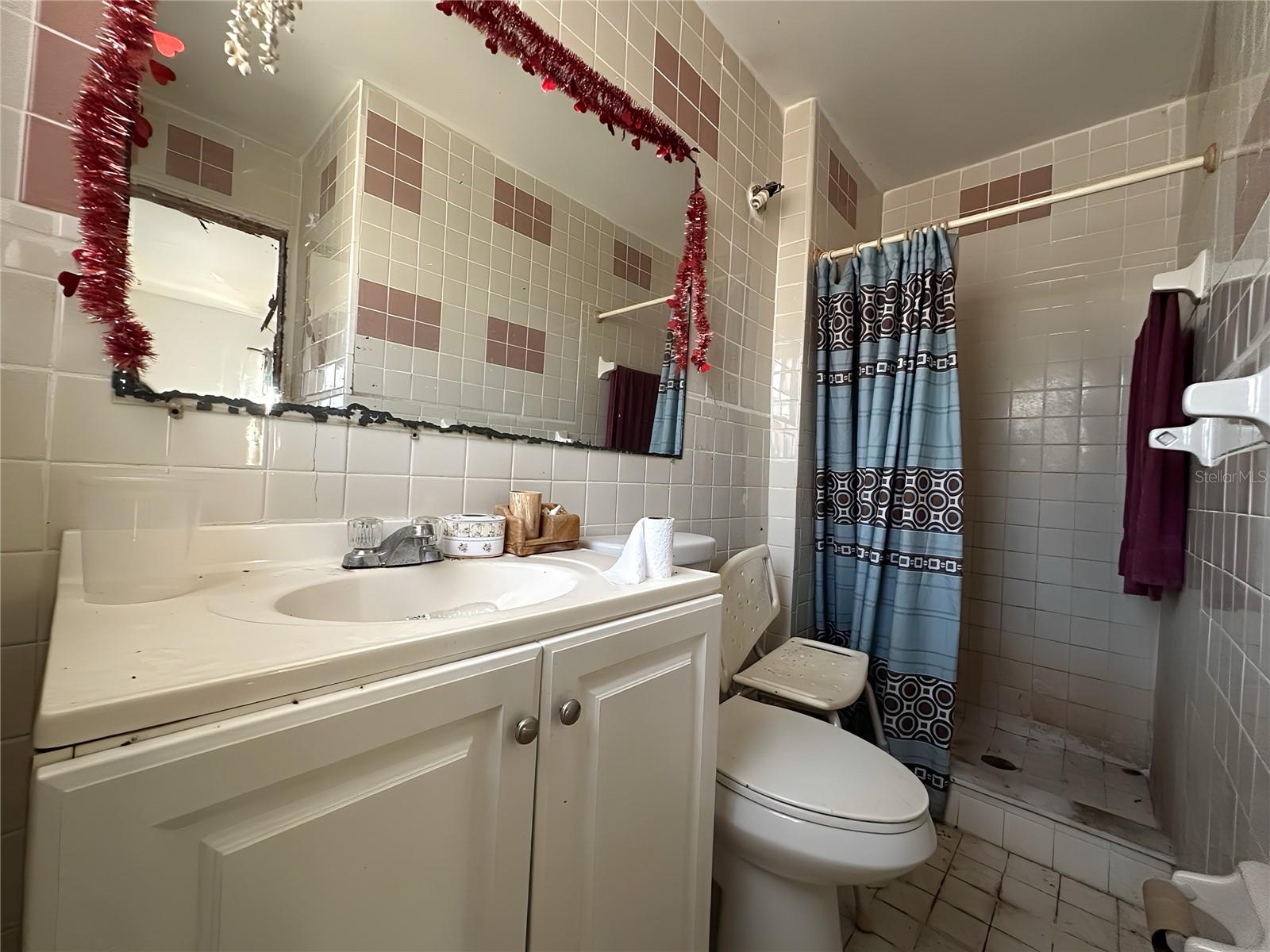 Image 11 of 18 For 810 Swinton Avenue