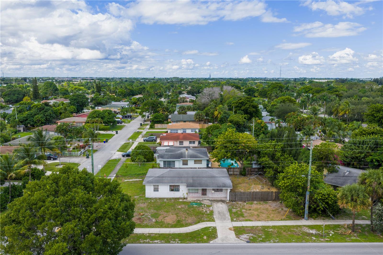 Image 13 of 18 For 810 Swinton Avenue