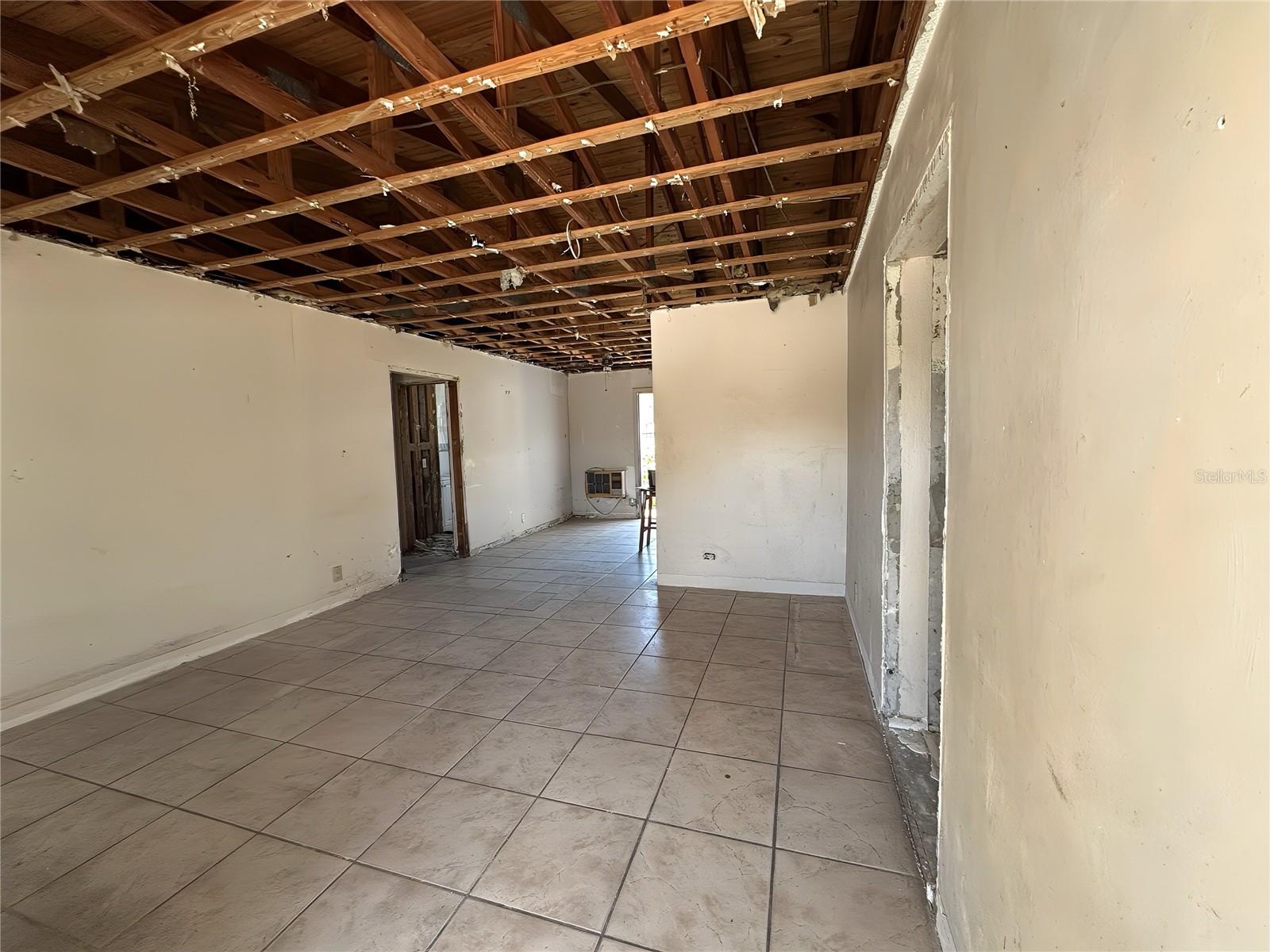 Image 3 of 18 For 810 Swinton Avenue
