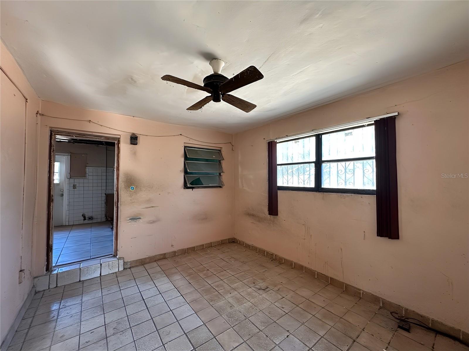 Image 4 of 18 For 810 Swinton Avenue