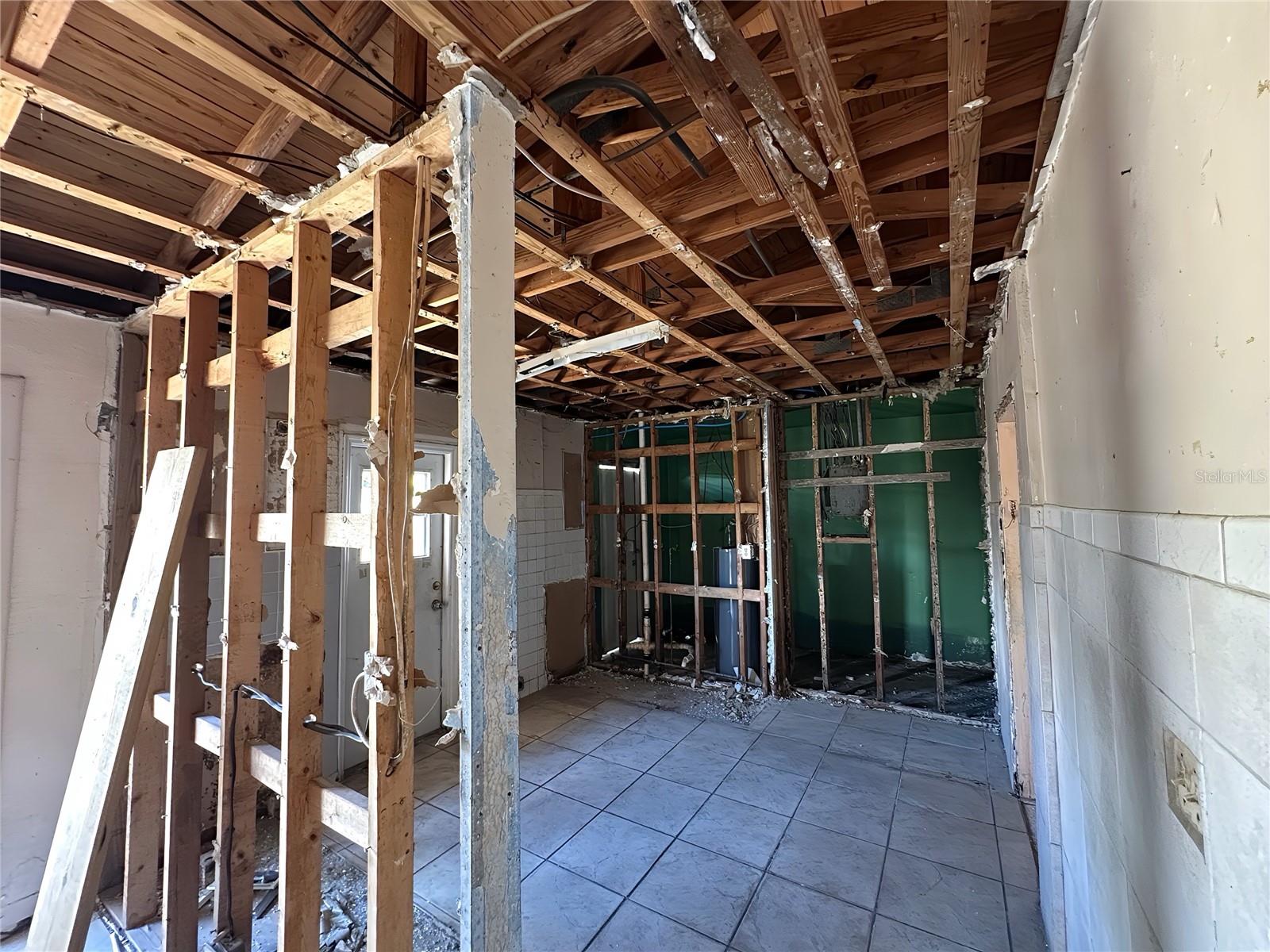 Image 5 of 18 For 810 Swinton Avenue