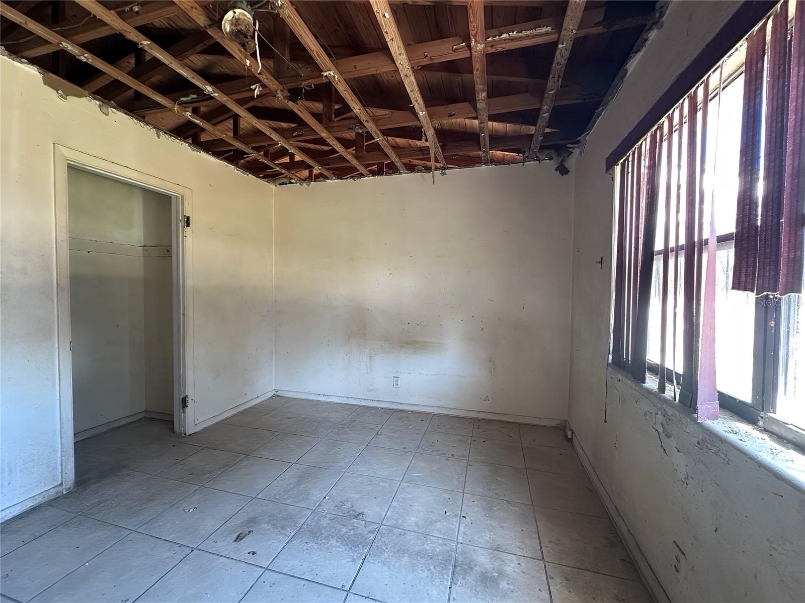 Image 7 of 18 For 810 Swinton Avenue