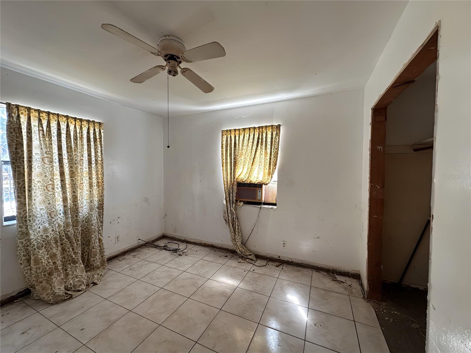 Image 8 of 18 For 810 Swinton Avenue