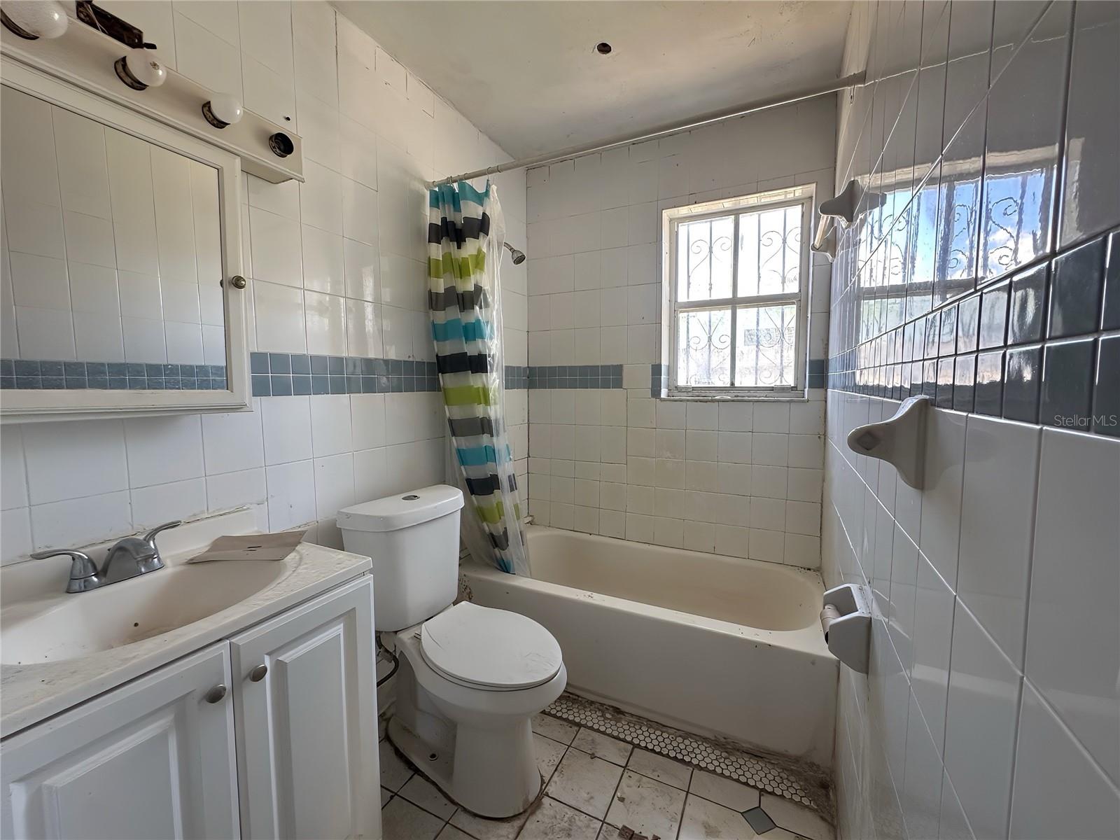 Image 9 of 18 For 810 Swinton Avenue