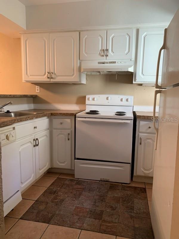Image 5 of 7 For 107 Scottsdale Square 107