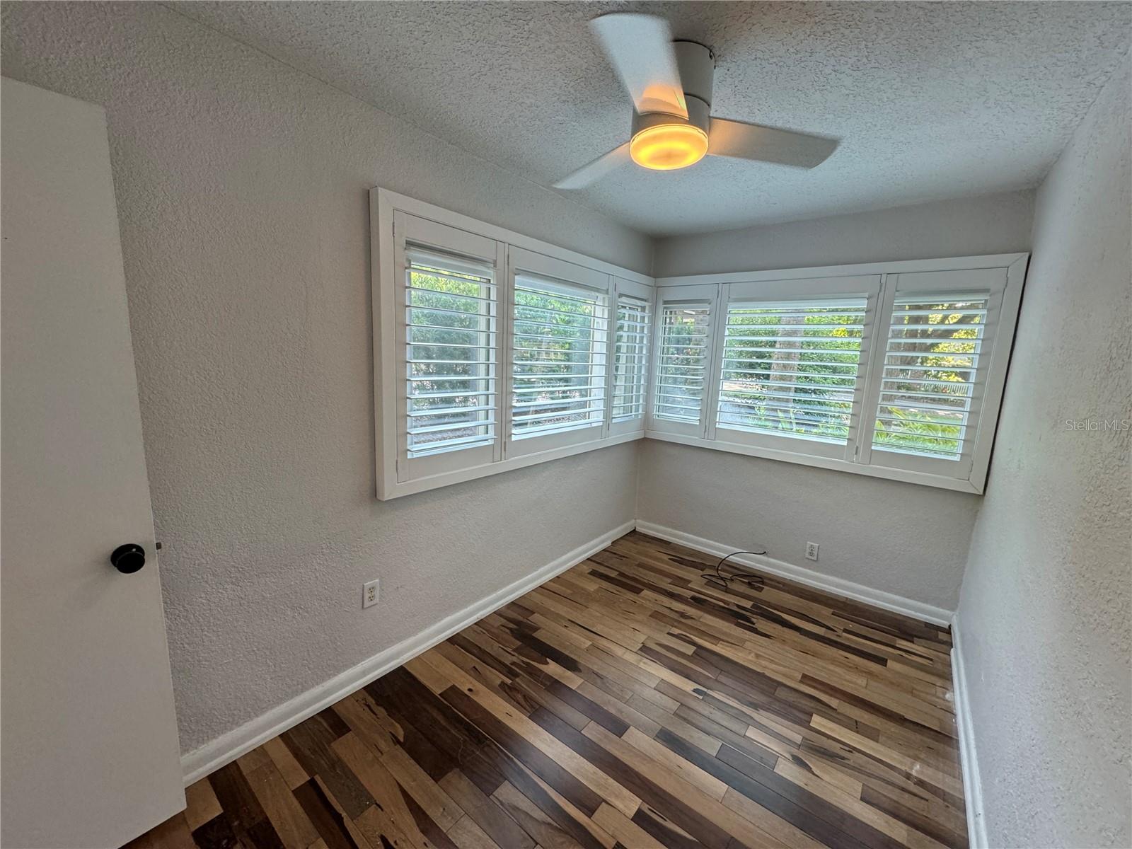 Image 17 of 32 For 112 Thornton Avenue