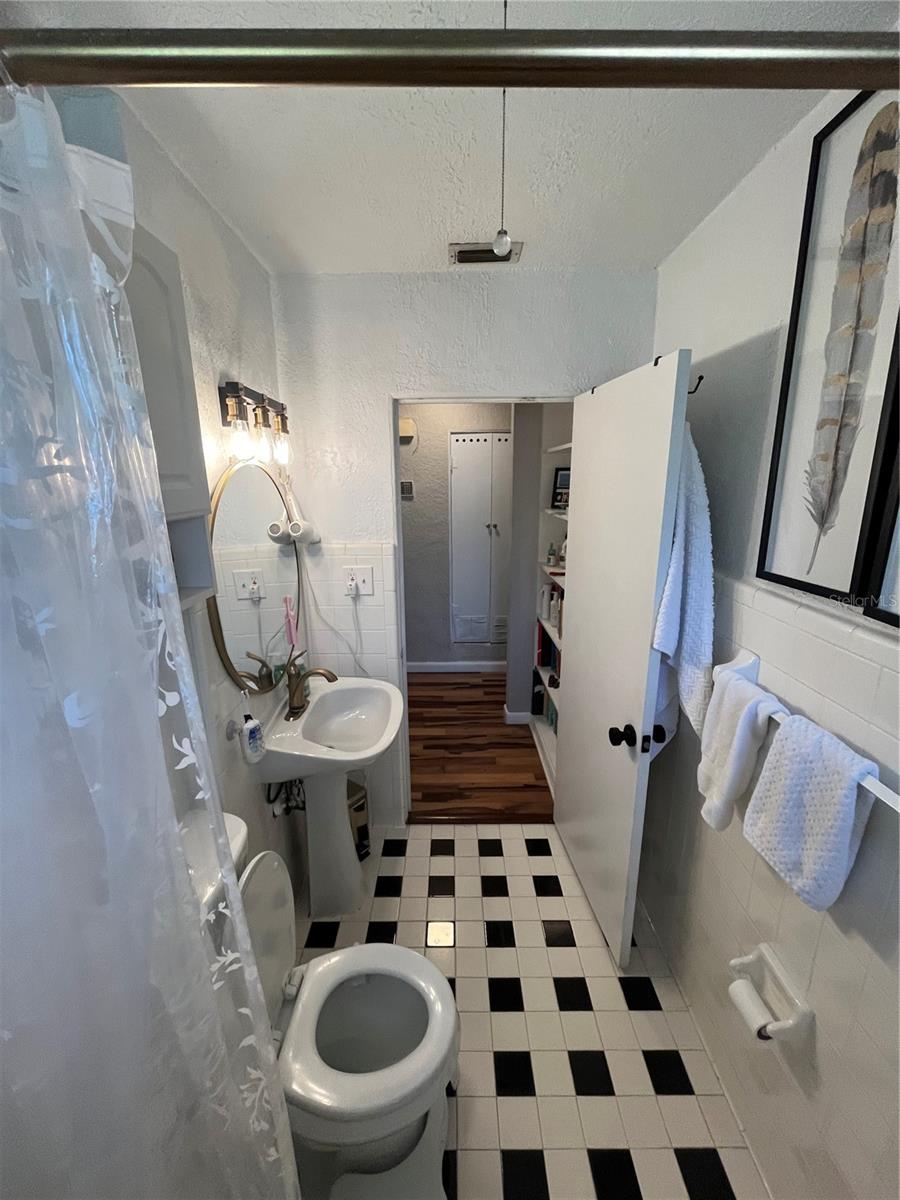 Image 20 of 32 For 112 Thornton Avenue