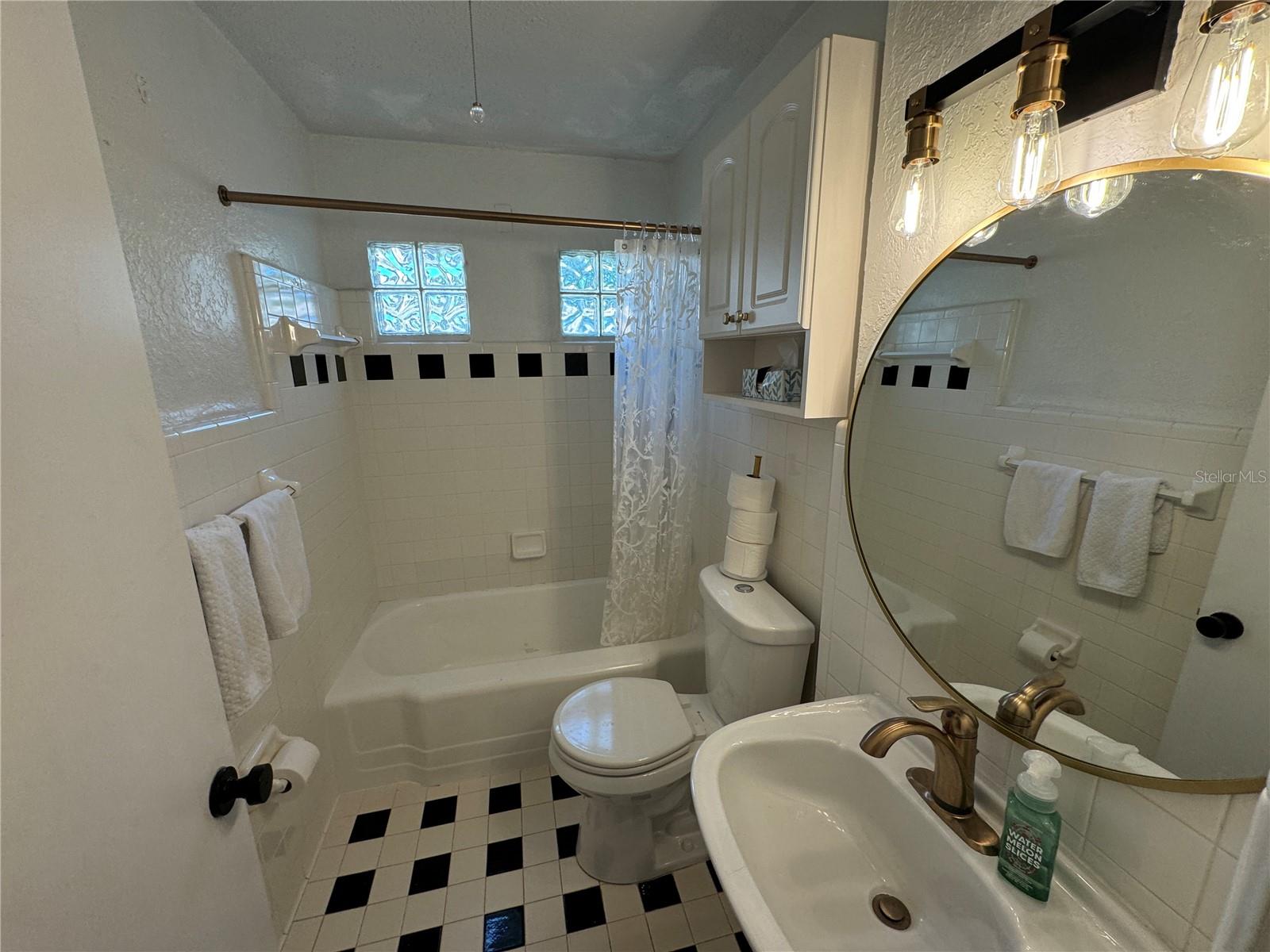 Image 21 of 32 For 112 Thornton Avenue