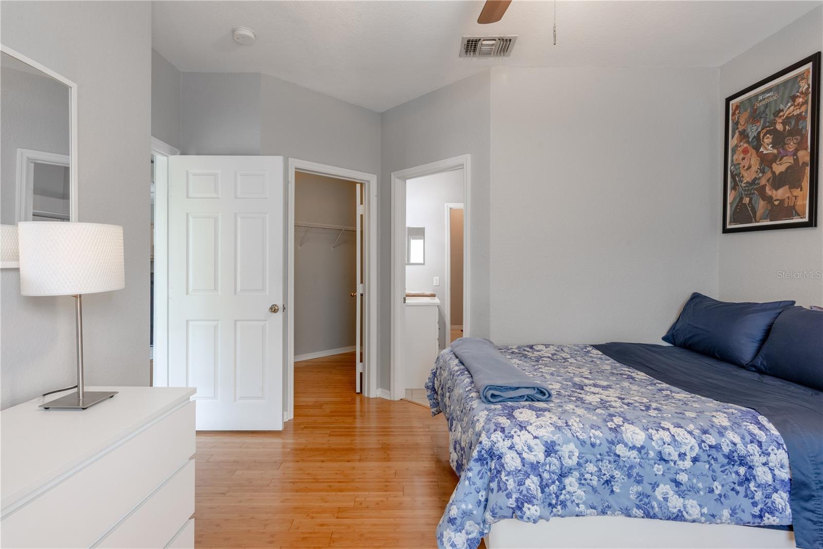 Image 20 of 41 For 3611 Conroy Road 834