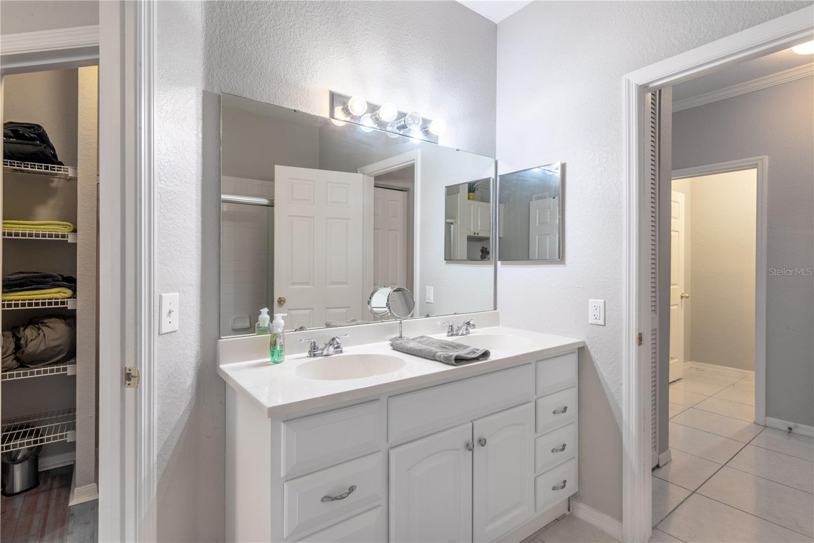Image 23 of 41 For 3611 Conroy Road 834