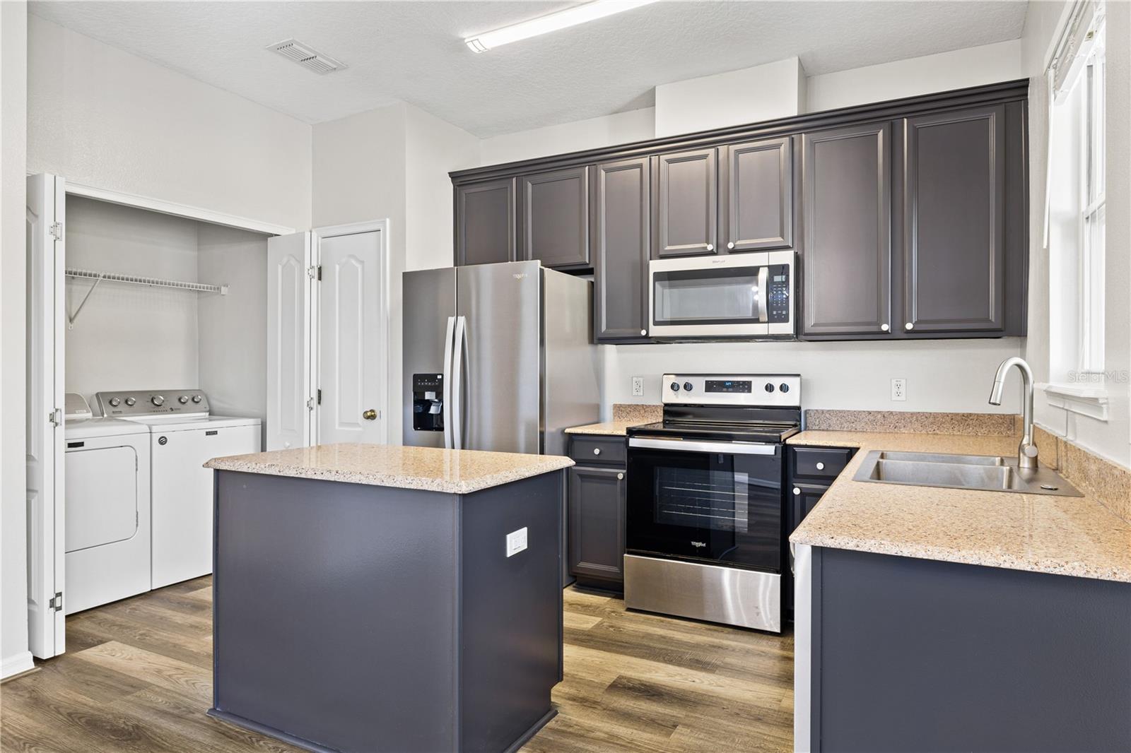 Image 14 of 47 For 12989 Borland Street