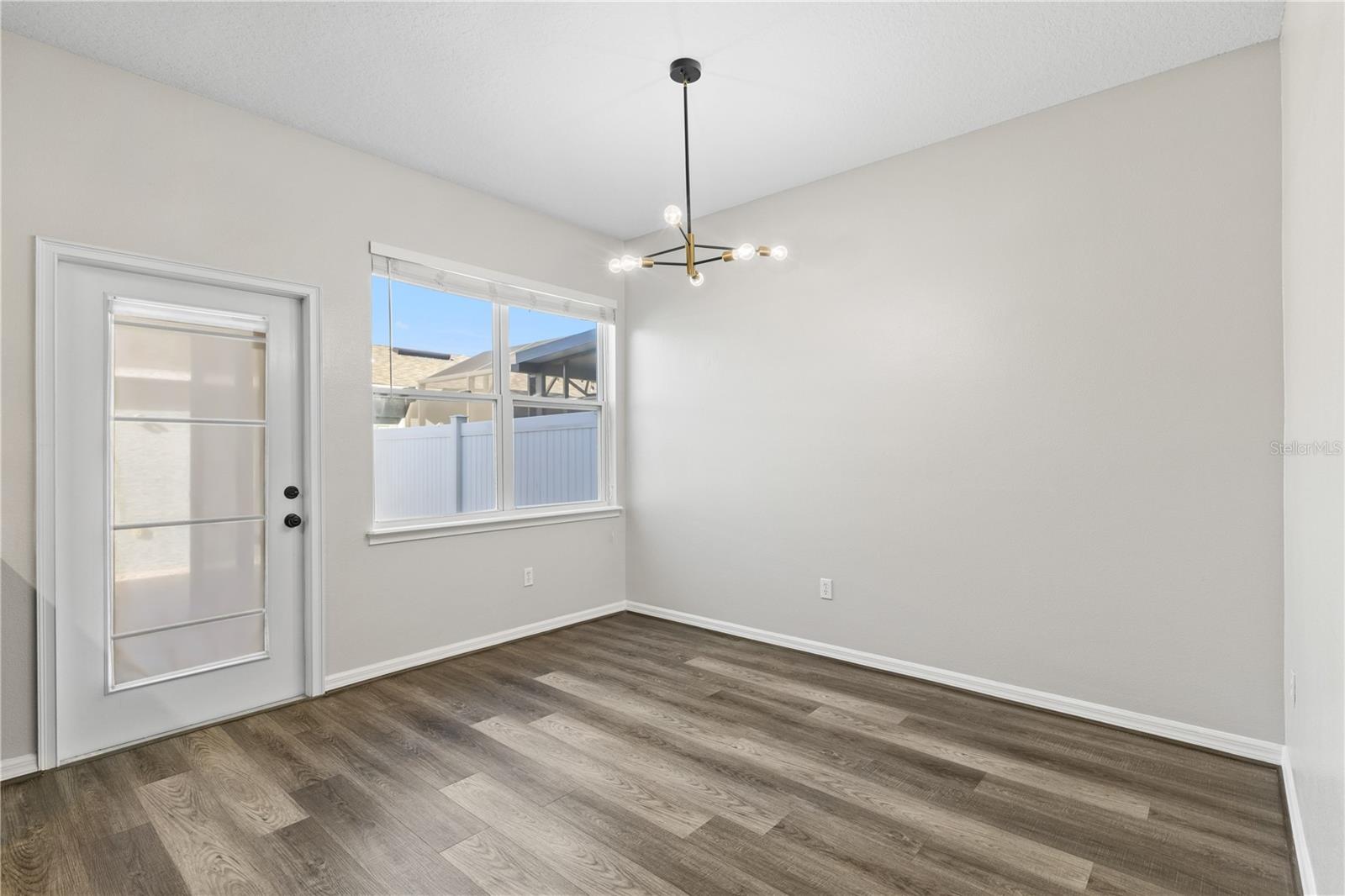 Image 17 of 47 For 12989 Borland Street