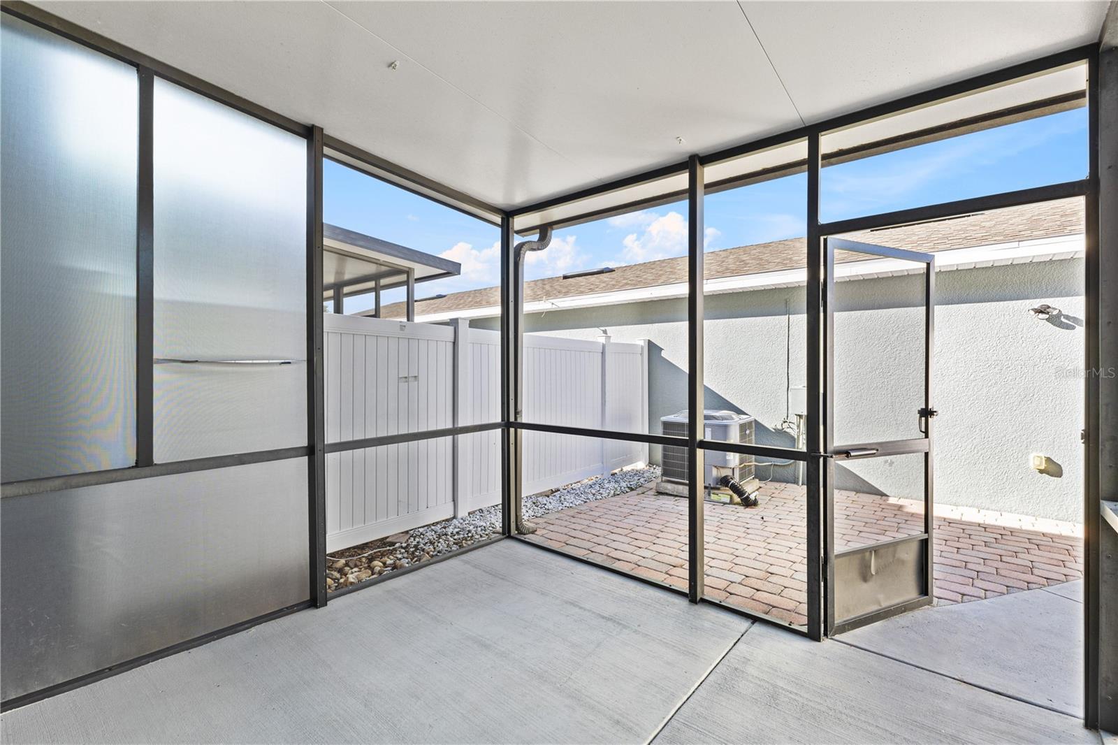 Image 32 of 47 For 12989 Borland Street