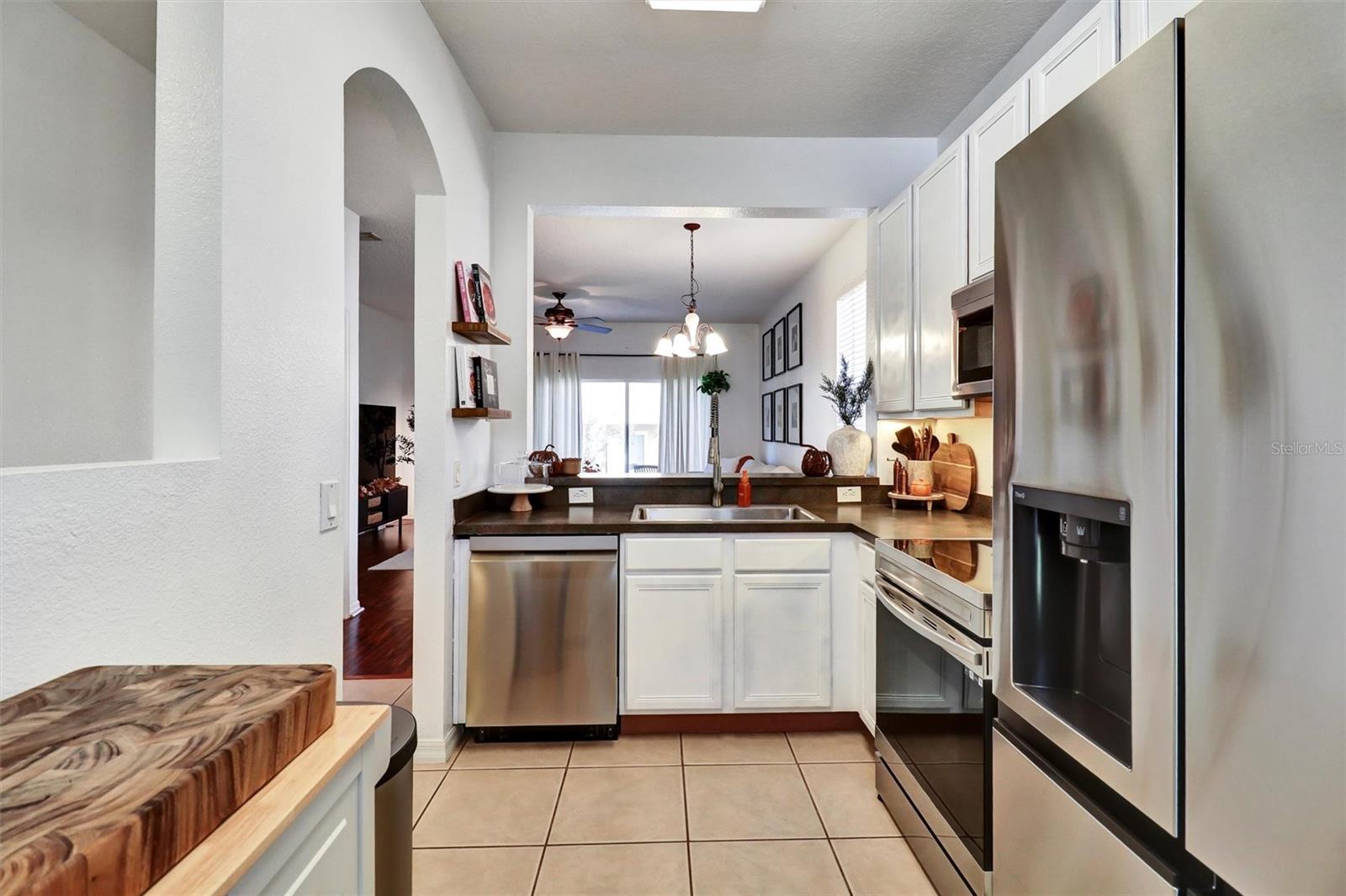 Image 6 of 38 For 2761 Retreat View Circle