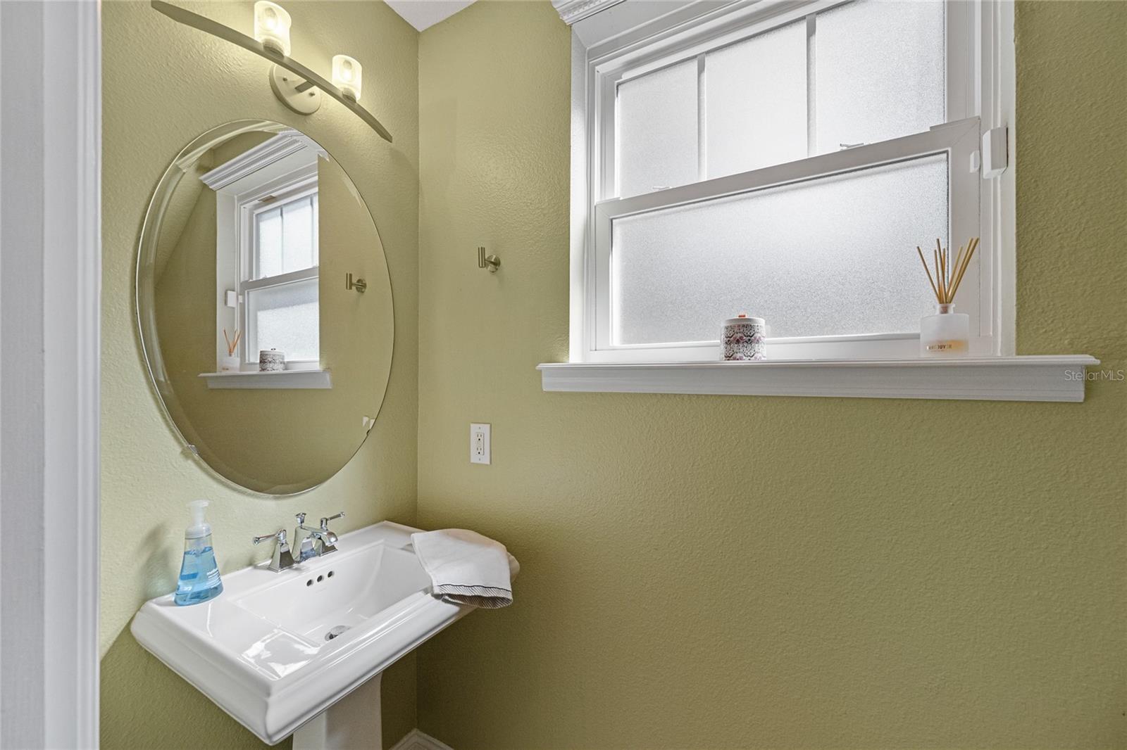 Image 19 of 35 For 1101 Elmwood Street 1101