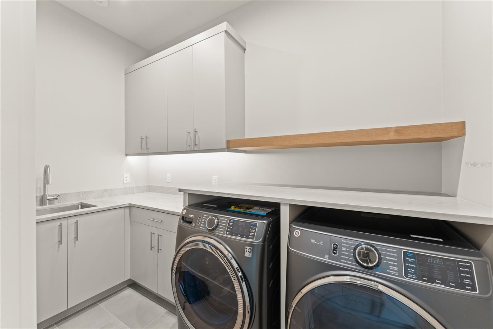 Image 42 of 47 For 4162 Grande Brick Loop 27