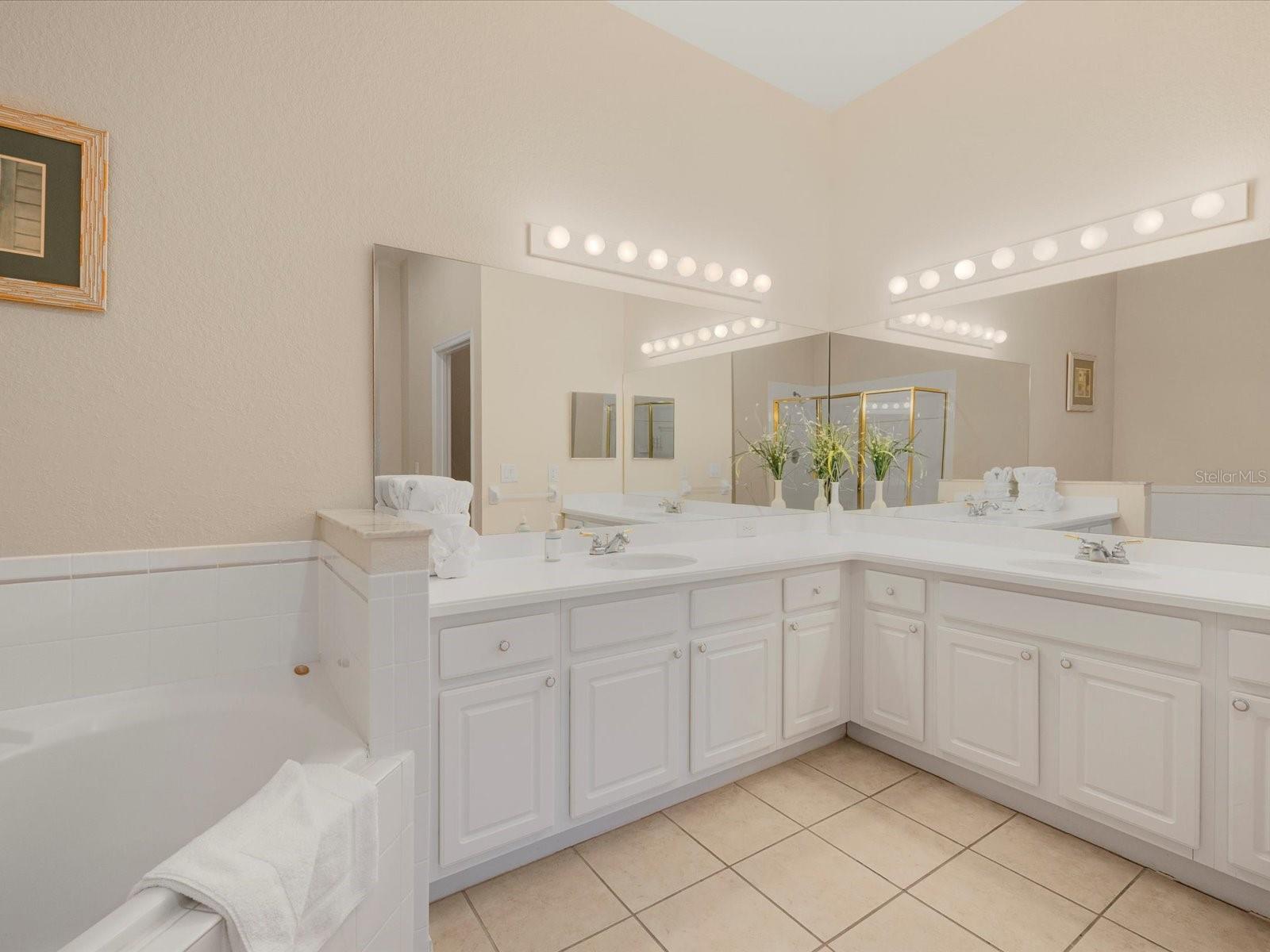 Image 21 of 43 For 713 Lucaya Loop 1301