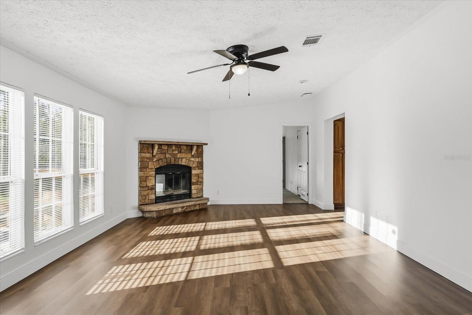 Image 17 of 40 For 1785 Marsh Way