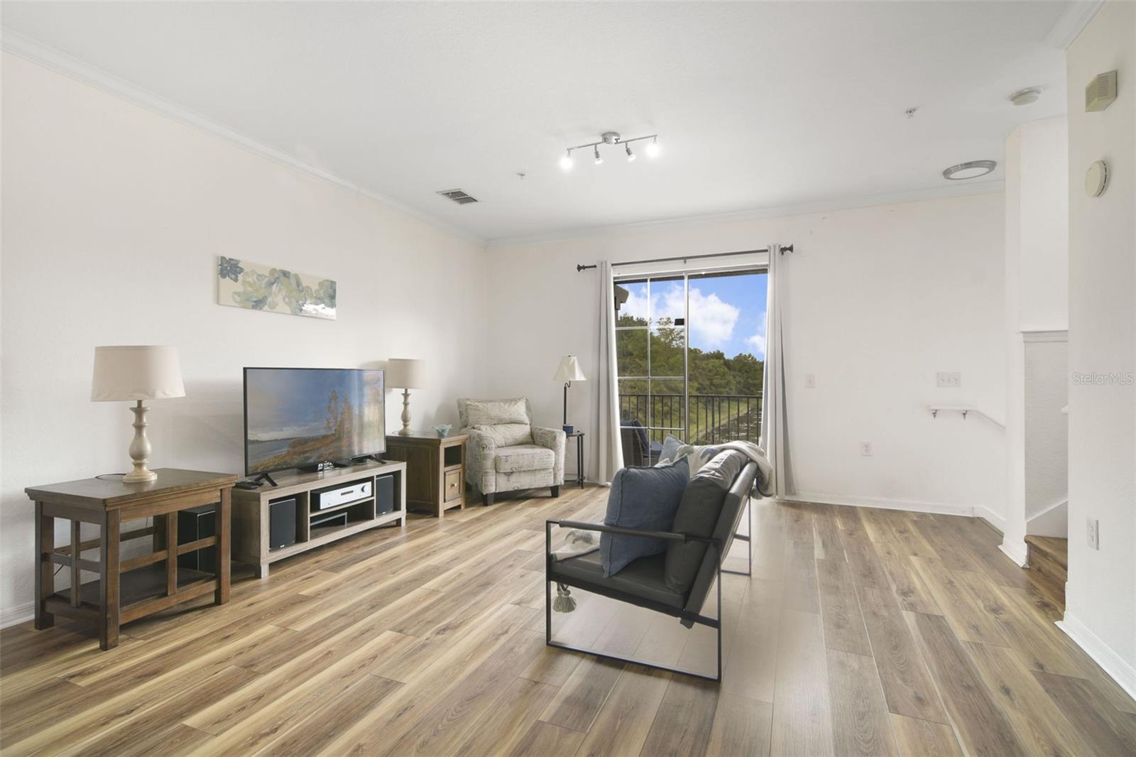 Image 5 of 17 For 6117 Metrowest Boulevard 106