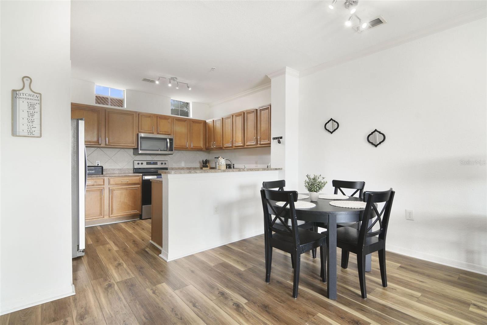 Image 6 of 17 For 6117 Metrowest Boulevard 106