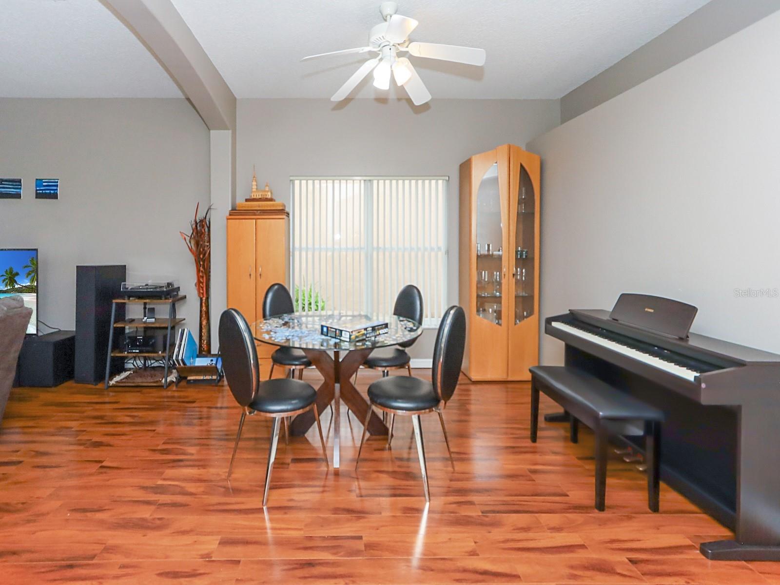 Image 4 of 50 For 2668 Dover Glen Circle