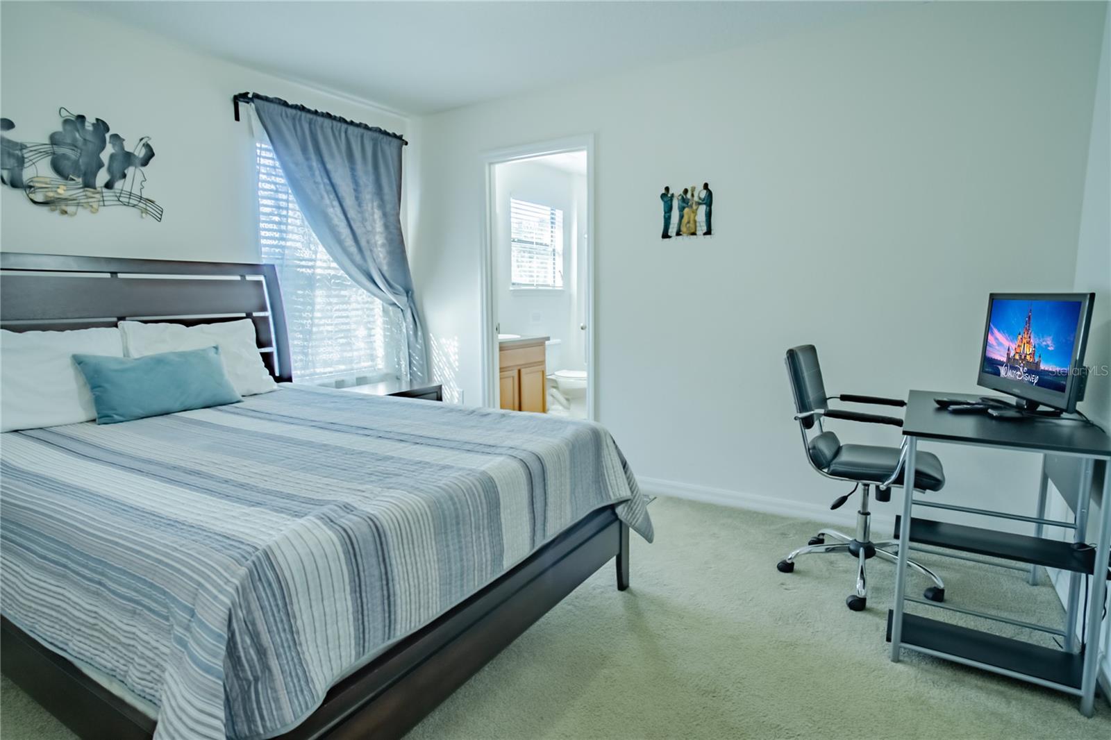 Image 17 of 35 For 1056 Cypress Pointe Boulevard