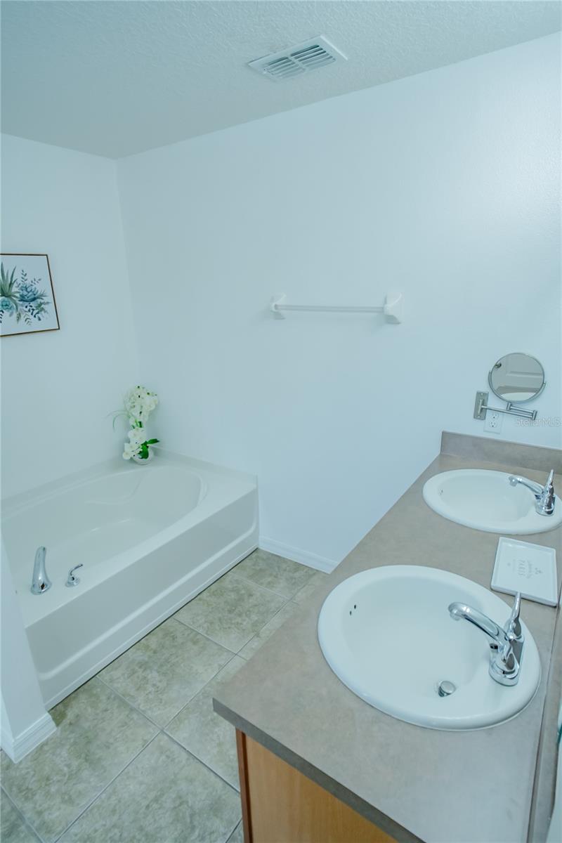 Image 28 of 35 For 1056 Cypress Pointe Boulevard