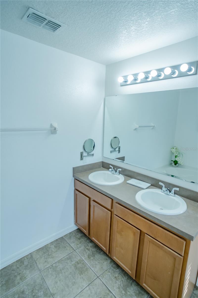 Image 29 of 35 For 1056 Cypress Pointe Boulevard