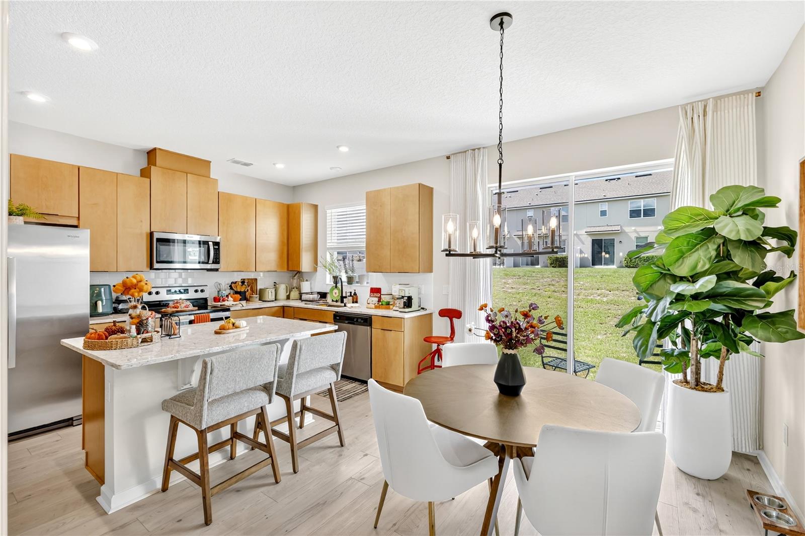 Image 6 of 28 For 1116 Lakeshore Breeze Place