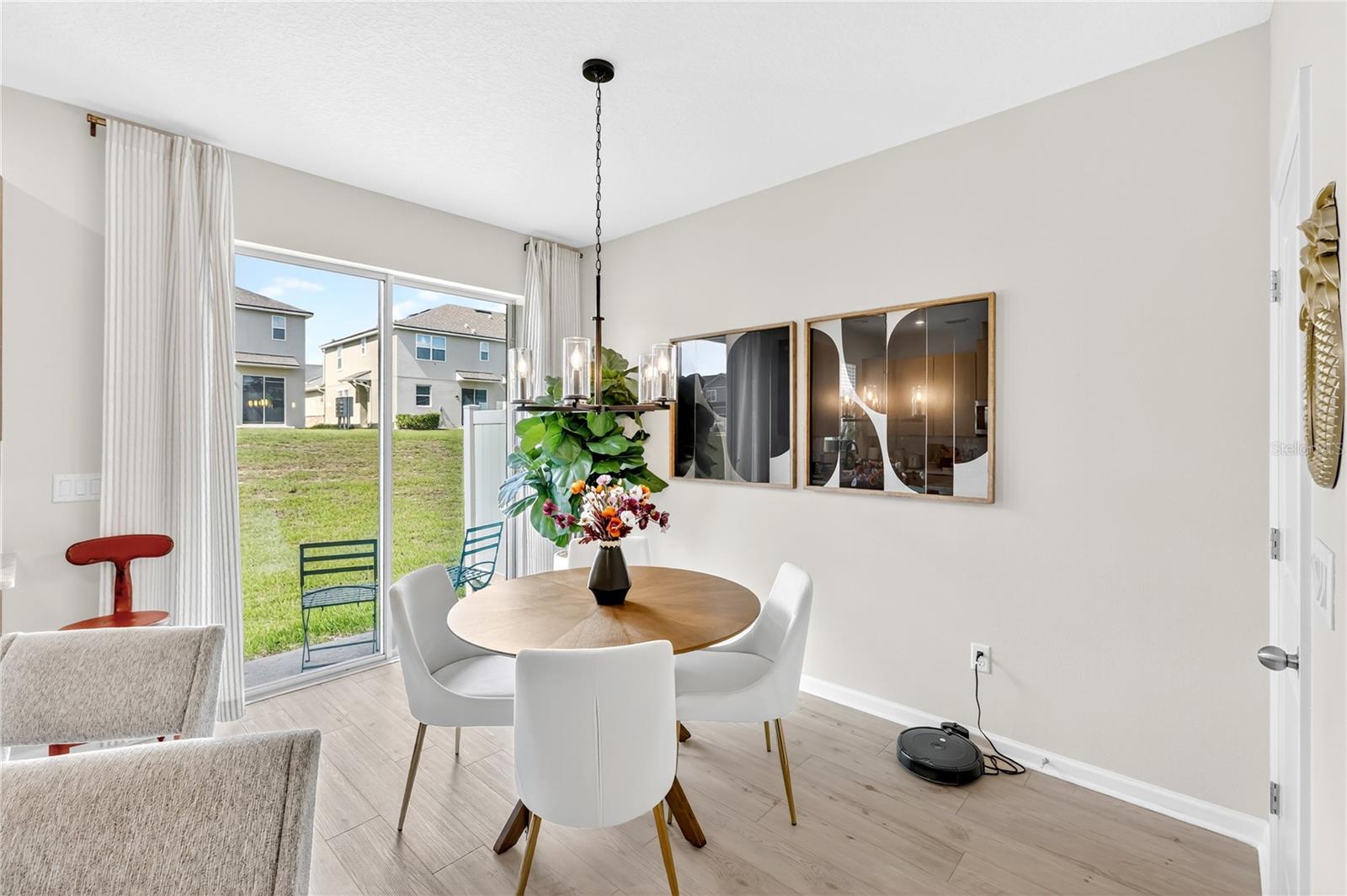 Image 9 of 28 For 1116 Lakeshore Breeze Place