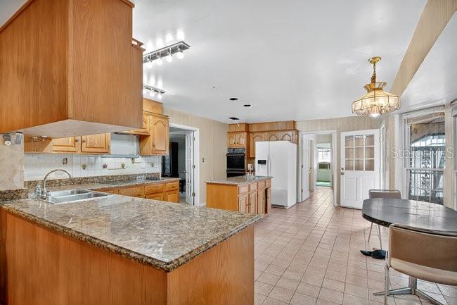 Image 10 of 43 For 348 Summerville Lane