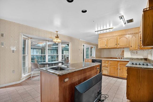 Image 9 of 43 For 348 Summerville Lane