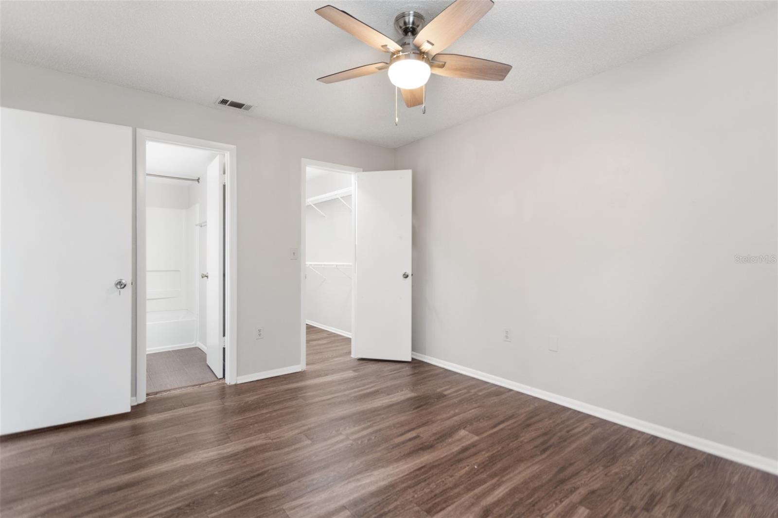 Image 13 of 36 For 637 Buoy Lane 203