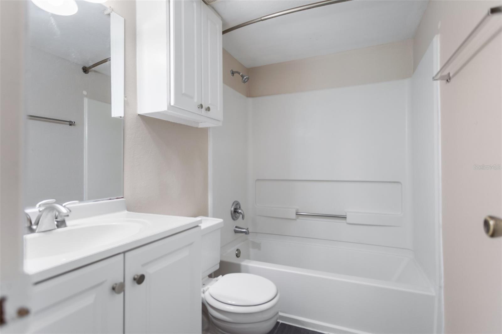 Image 15 of 36 For 637 Buoy Lane 203