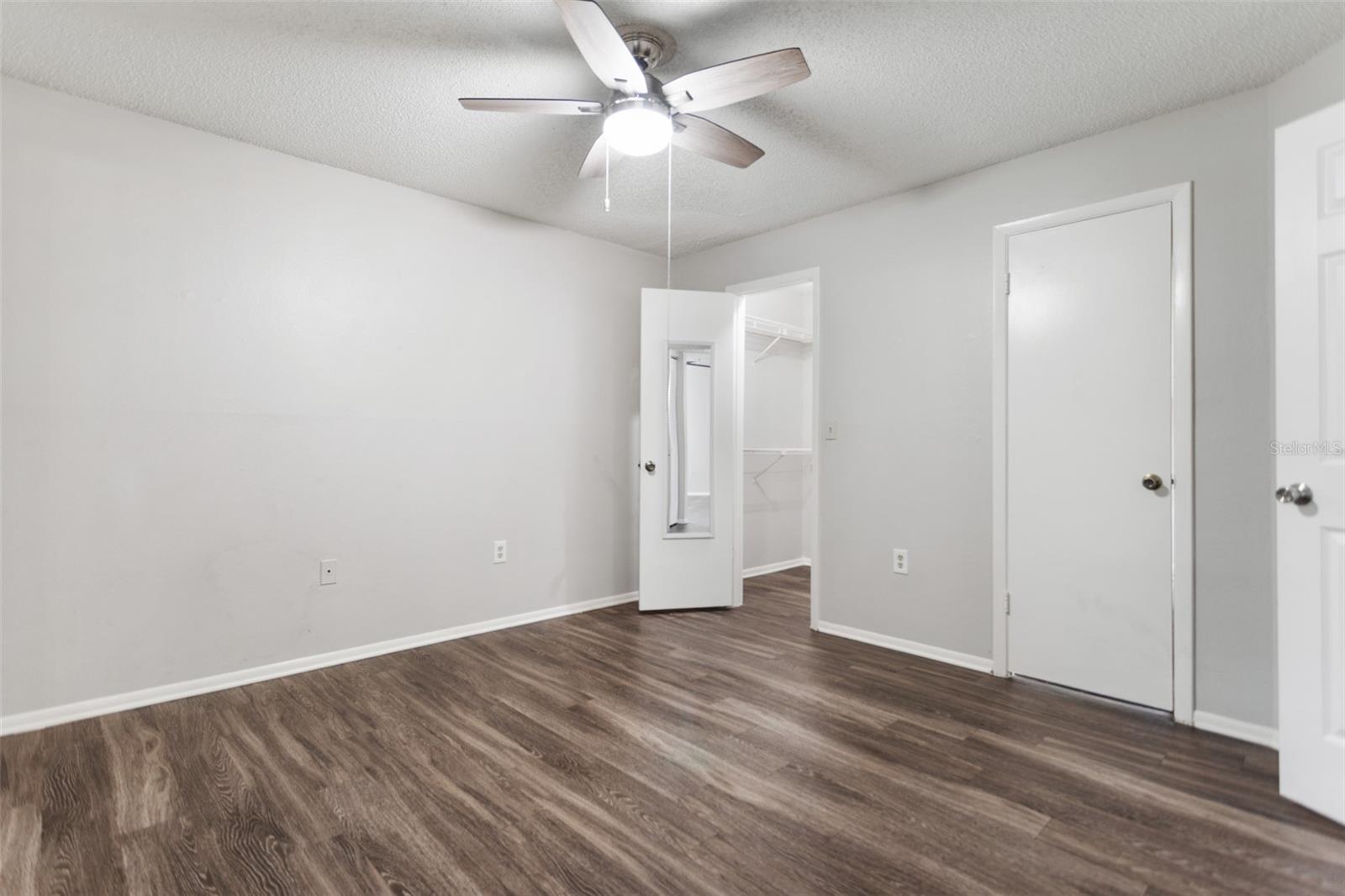 Image 18 of 36 For 637 Buoy Lane 203