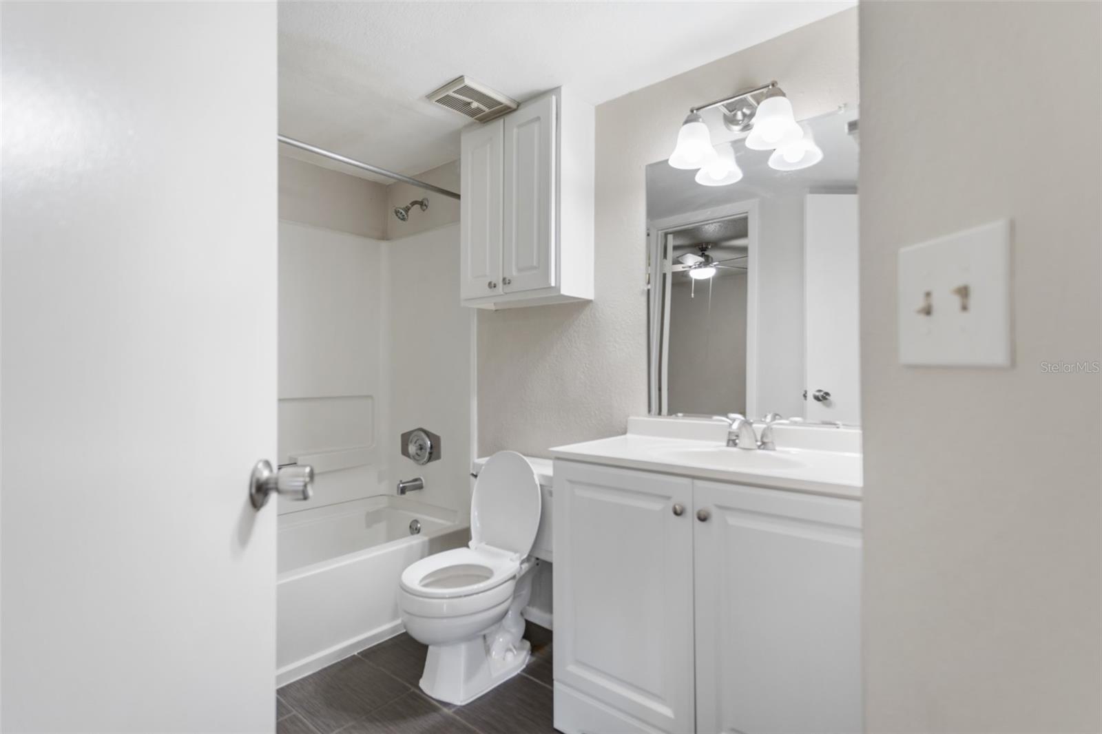 Image 20 of 36 For 637 Buoy Lane 203